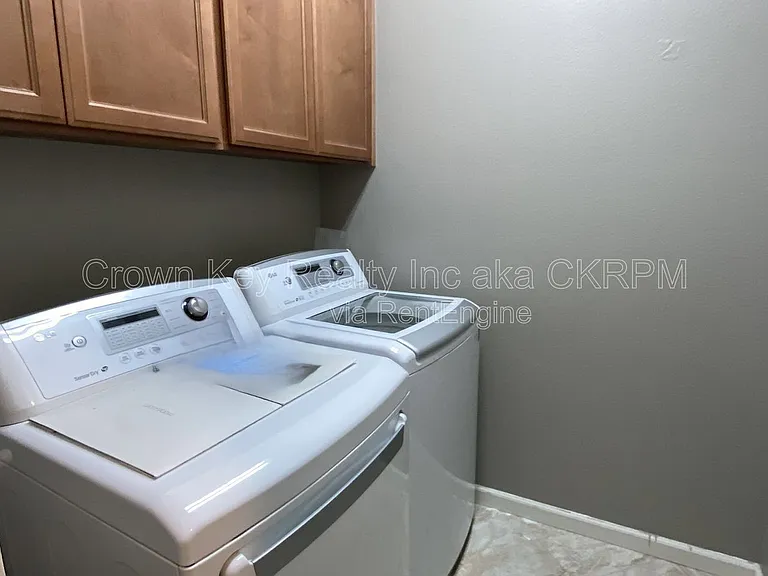 352 Goodall Dr — Photo 28