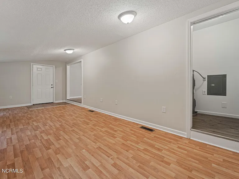 1205 Ormandy Ave — Photo 9