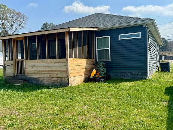 3rd image of 1663 Welcome Valley Rd