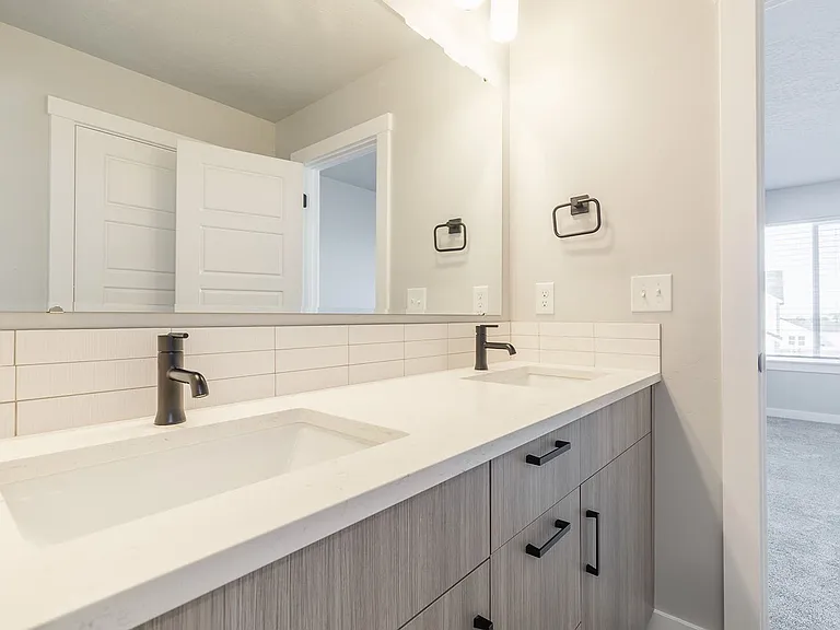 2640 N Silver Wolf Ave — Photo 31