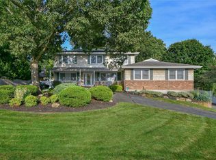 3 Durham Pl, Lake Grove, NY 11755