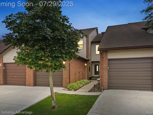 6660 Ridgefield Cir APT 104, West Bloomfield, MI 48322