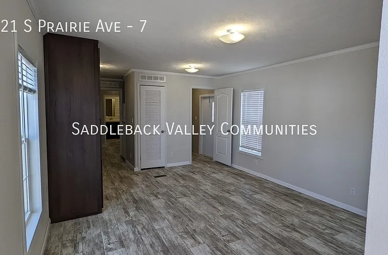 2221 S Prairie Ave #7 — Photo 2