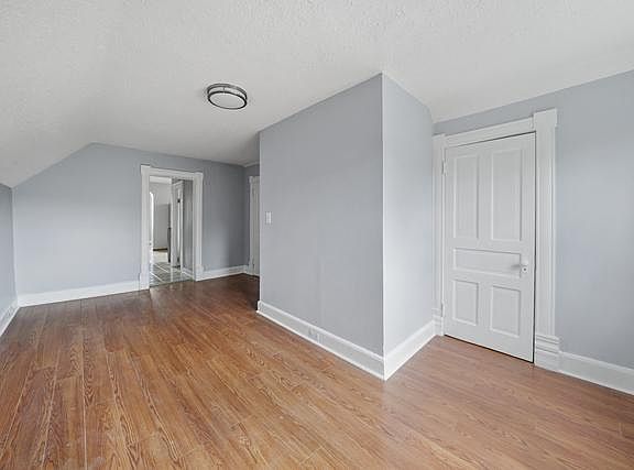 3rd image of 2915 N Washtenaw Ave #2