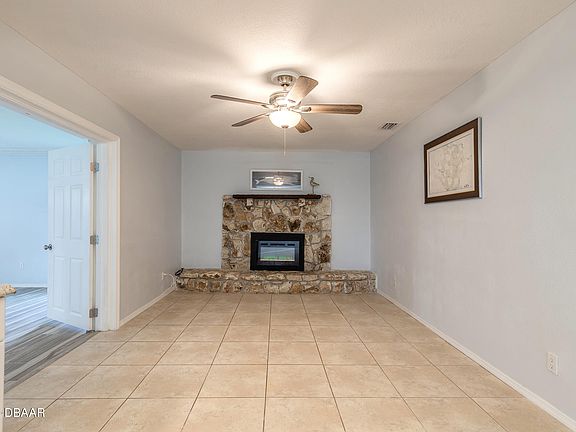 4th image of 211 N Brighton Dr