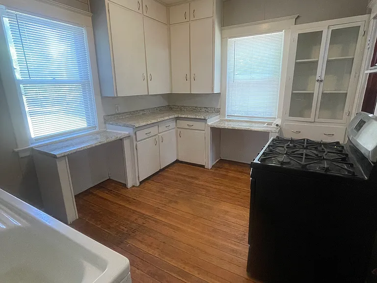 2516 Wirt St — Photo 9