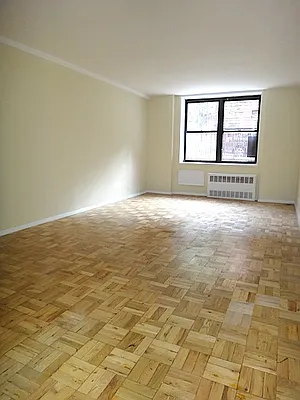 Rented by KVNY Soho | media 18