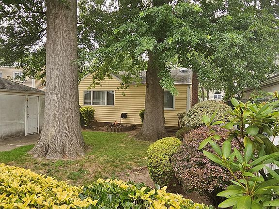 3rd image of 144 Hereford St