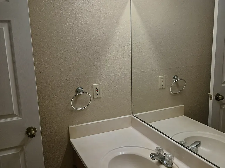 5101 Middlecoff Rd — Photo 13