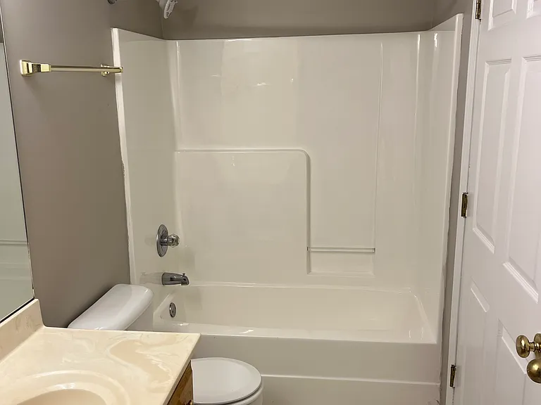 203 Keystone Dr — Photo 2