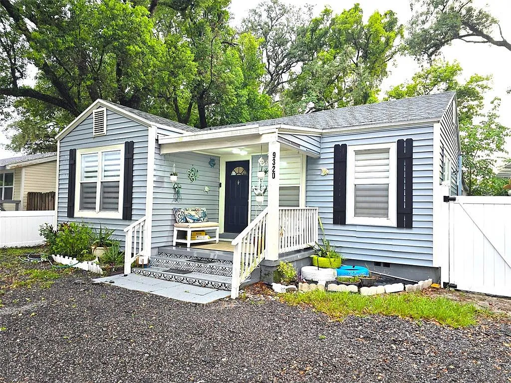 3 bed, 2.0 bath, 840 sqft, $2,500 — Photo 2