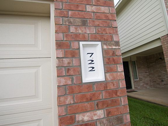 5th image of 722 N Ella Creek Dr