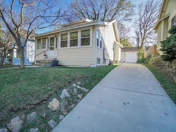 2nd image of 1559 Springlawn Ave