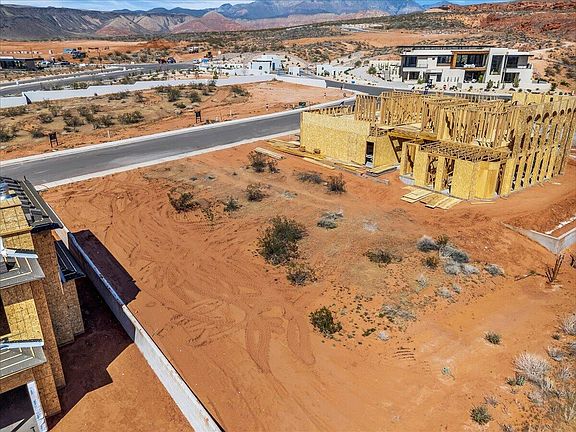 4th image of 1314 N Lozano Rd