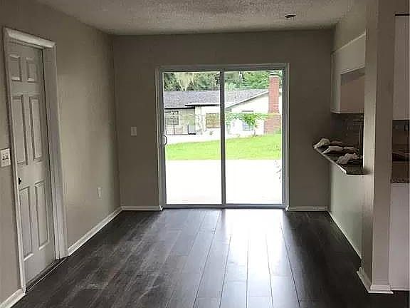 5th image of 930 S Apopka Ave