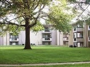 809 NW Park Ln, Lees Summit, MO 64063
