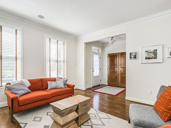 5th image of 998 Harrison Park Pl
