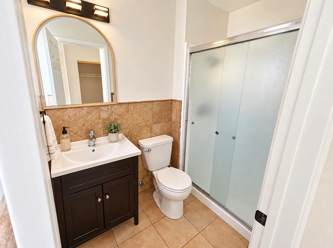 4 bed, 1300 sqft, $1,800 — Photo 3