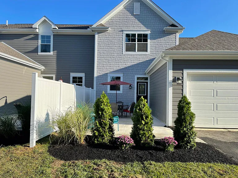 10341 Sawmill Rd — Photo 2