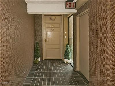 5th image of 4401 Lakeside Dr Unit 904