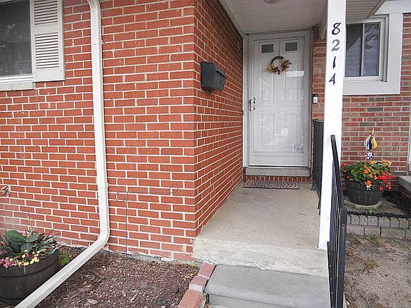 4th image of 8214 Farnum Ave