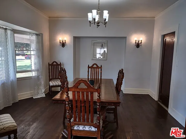 2142 S Victoria Ave — Photo 7