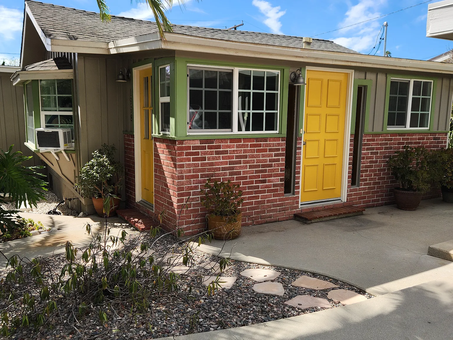 2 bed, 750 sqft, $2,700 — Photo 2