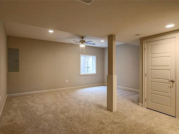 2nd image of 15825 Valleyview Dr