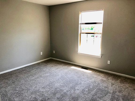 3rd image of 708 SE Southbrooke Ct