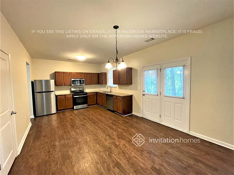 2465 Valley Creek Dr — Photo 8