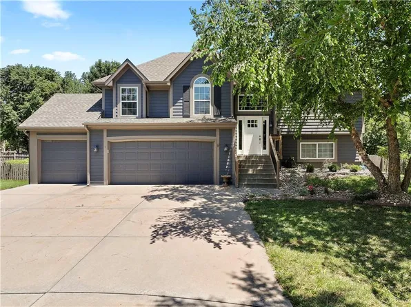 11025 N Tullis Ct, Kansas City, MO 64157