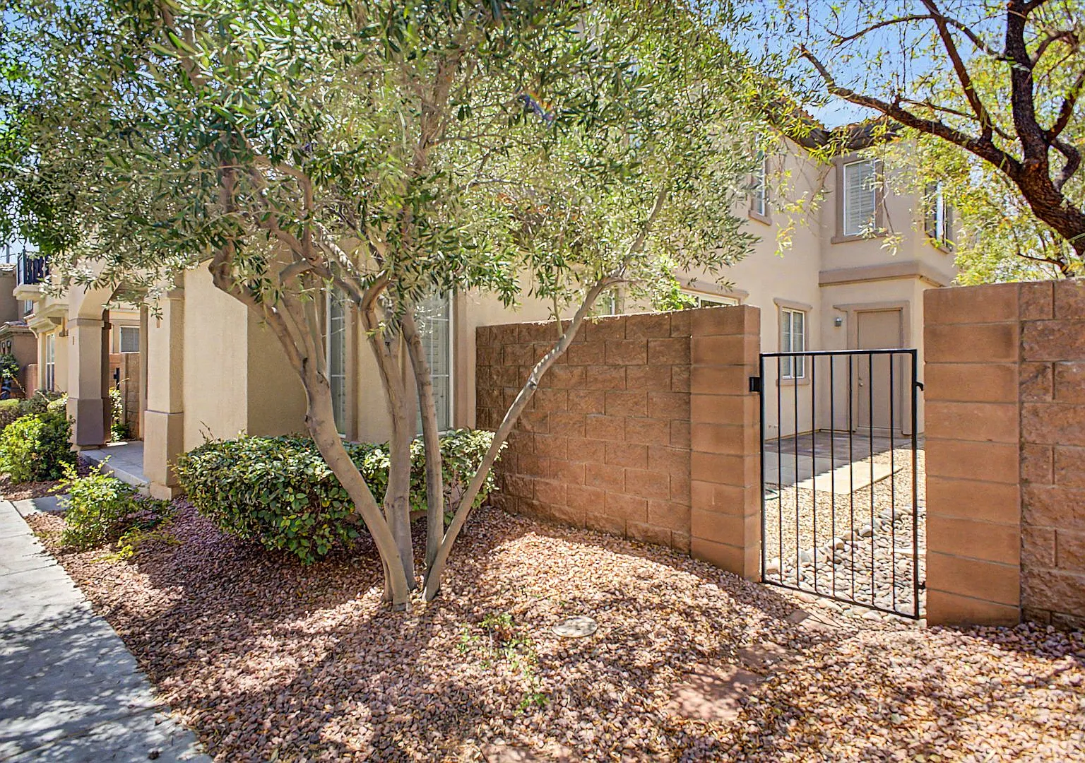 Guard gated home in the heart of Summerlin! — Photo 3