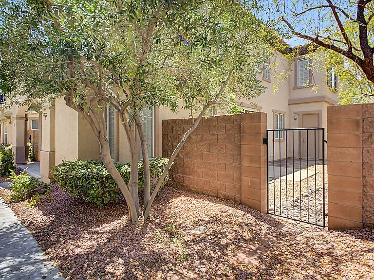 2435 Cordoba Bluff Ct — Photo 3
