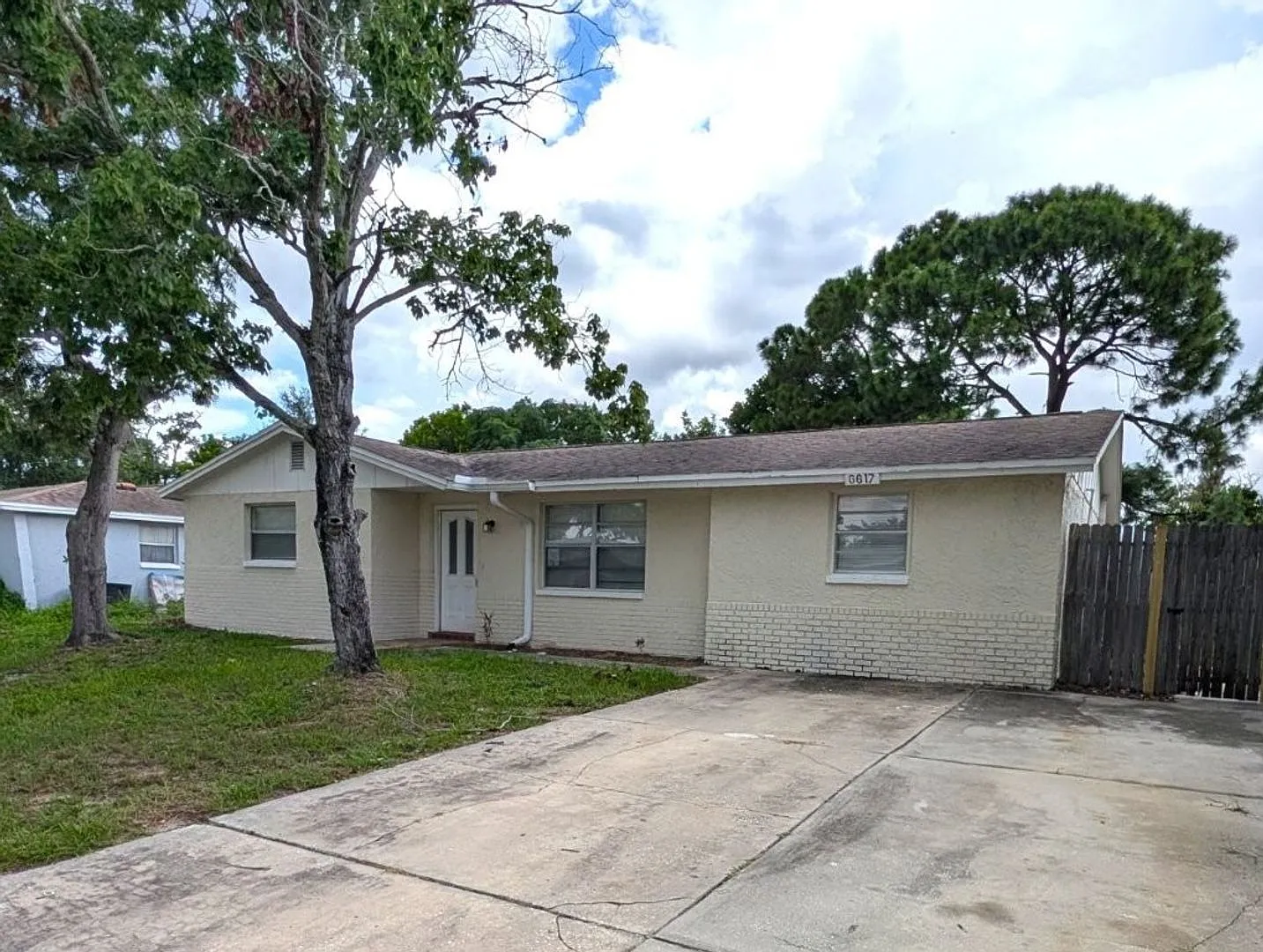 Newly Renovated 3bed, 2bath Large Home With A Fenced In Yard... Schedule Your Tour Today! — Photo 2