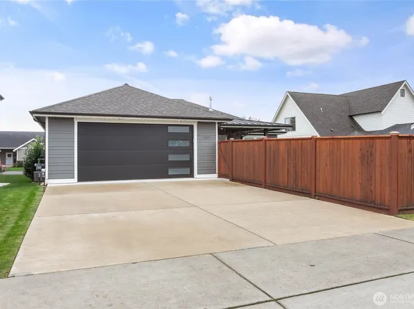 1725 Aaron Drive, Lynden, WA 98264