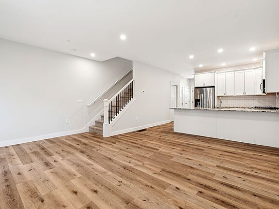 5th image of 34 Ponemah Hill Road #4