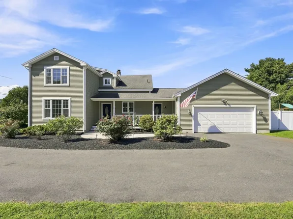 8 Caddyshack Dr, Chicopee, MA 01020