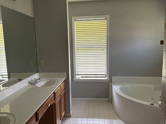 5th image of 1555 Yellowdog Rd