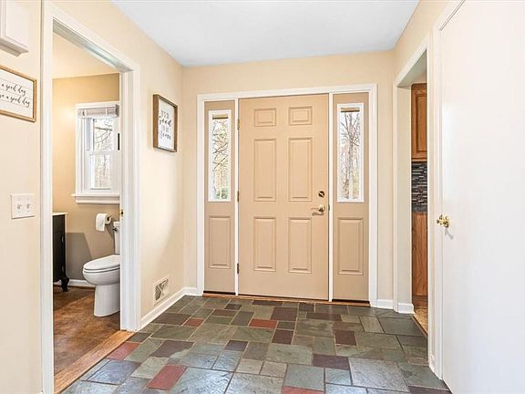 5th image of 605 Shady Glen Cir