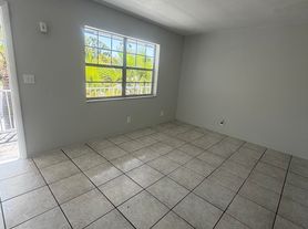 834 SW 10th Dr, Pompano Beach, FL