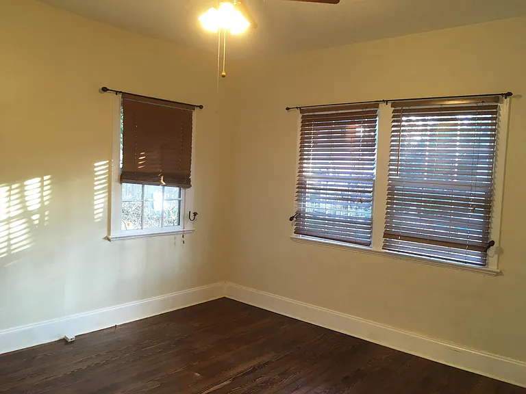 247 The Prado NE #REAR COTTAGE — Photo 6