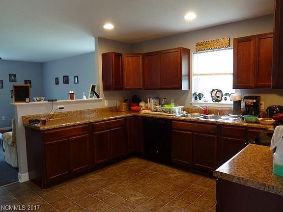 5th image of 133 Wild Rose Dr