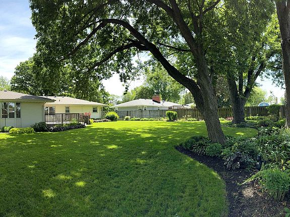 4th image of 2811 Woodside Dr