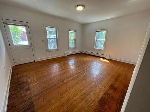 3rd image of 129-131 E Quincy St #129