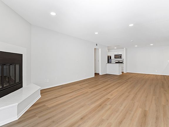5th image of 1626 Malcolm Ave #301
