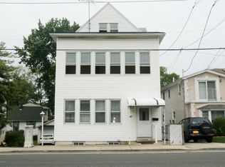 841 W Fingerboard Rd, Staten Island, NY 10305