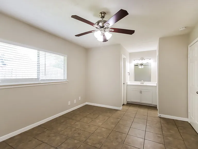 8514 Forest Point Dr — Photo 10