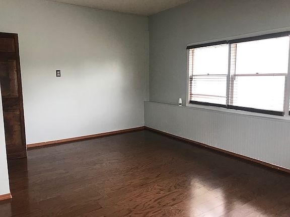 5th image of 831 Teke Burton Dr