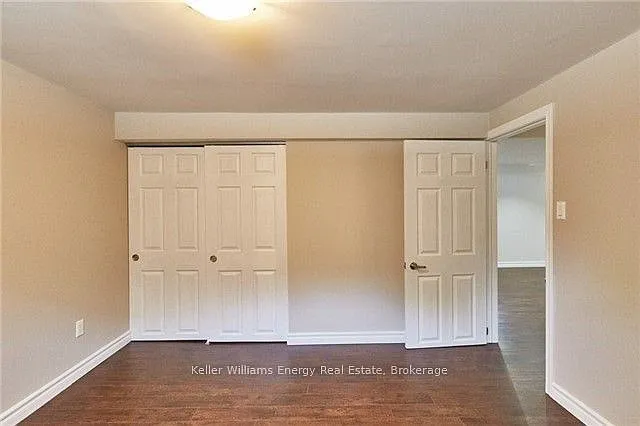 910 Grierson St #LOWER — Photo 12