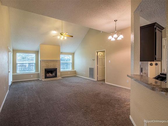 4th image of 135 Woodcreek Dr